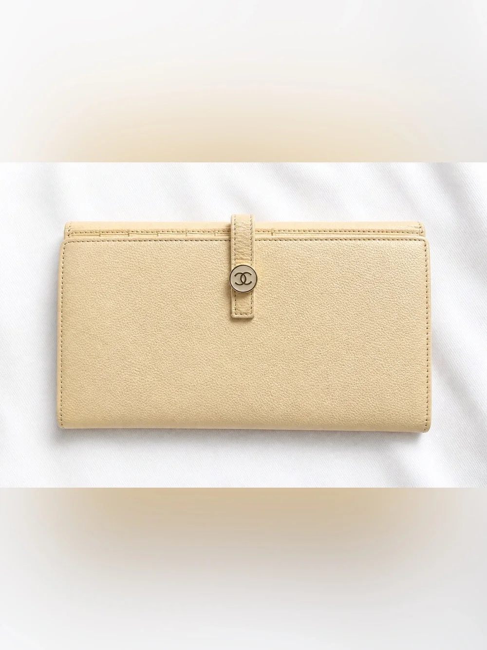 Authentic Chanel Vintage Beige Caviar Leather Long Wallet CC Logo Authenticated